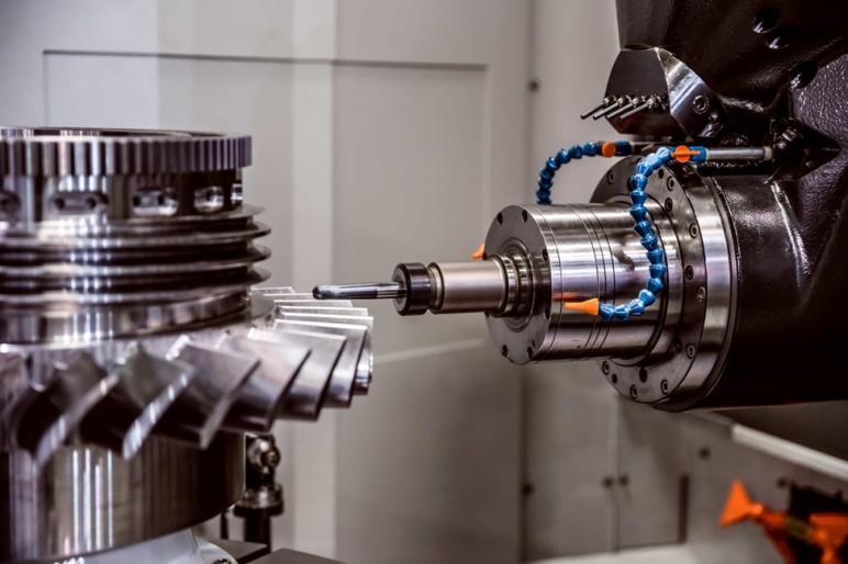 CNC machining vs manual machining metal cutting process